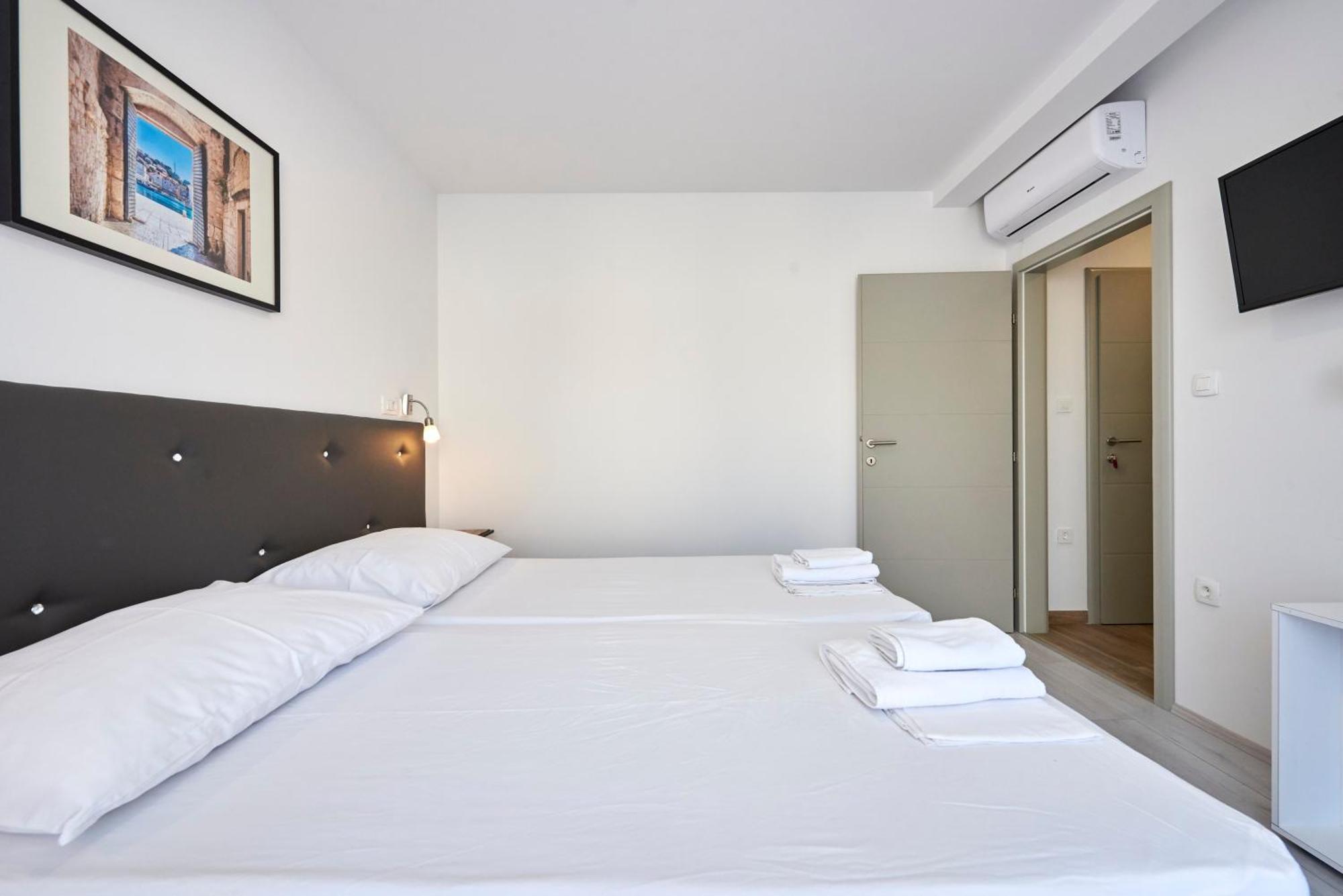 Apartments & Rooms Zaja تروغير الغرفة الصورة